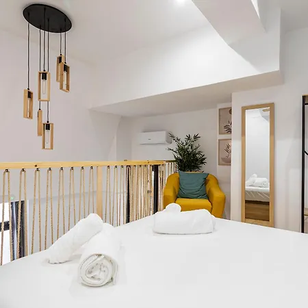 Διαμέρισμα Marie Curie Flats, Lovely Duplex 3
